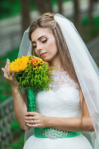 Fotógrafo de casamento Anastasiya Terida-Kremeneckaya (nastya1994). Foto de 3 de outubro 2017