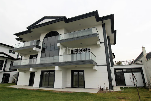Maison avec piscine 1
