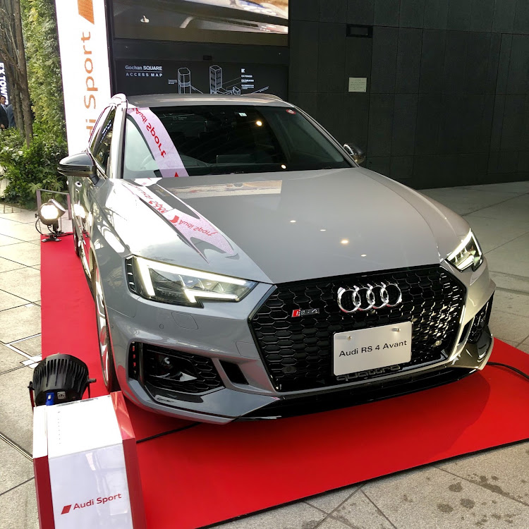 Birdlandさんが投稿したaudi sport・アウディ RS4 アバント・RS3 LMS・R8 LMS・アウディに関するカスタム事例の投稿画像3枚目