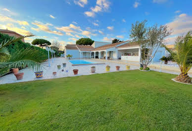 Villa with pool and terrace 18