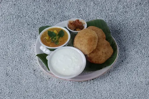 4 Poori+Sabji [Aloo+Tomato]+Achar+Raita [Boondi Ki]