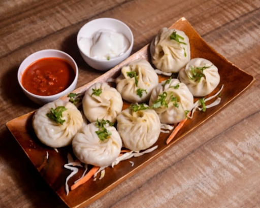 Veg Momos (8 Pcs)