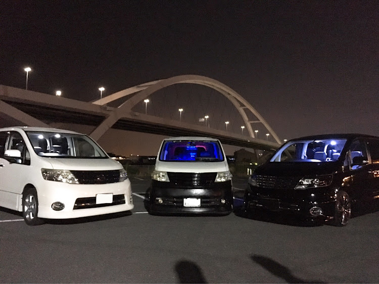 セレナの洗車・桜と城と車に関するカスタム事例の投稿画像1枚目