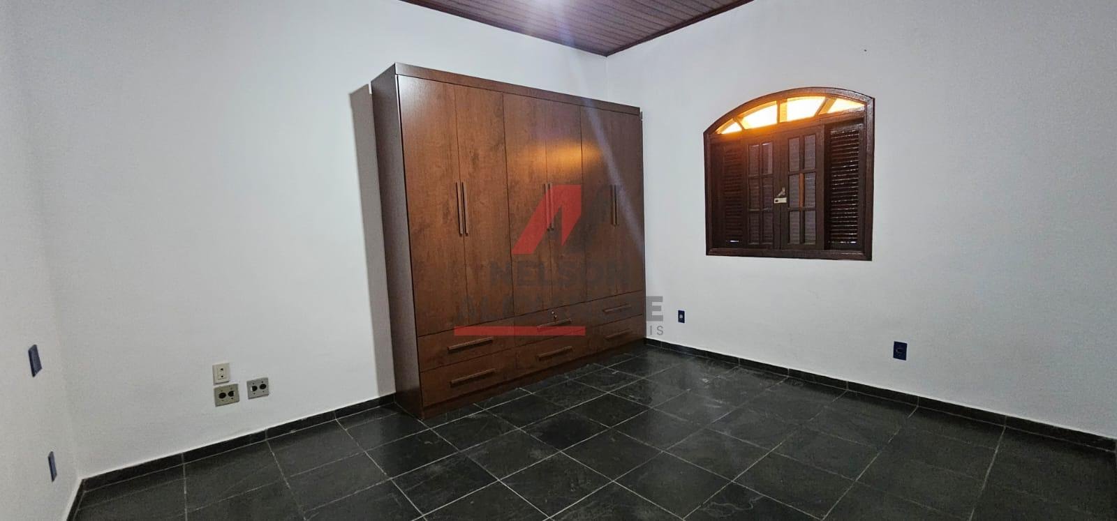 Casa para alugar com 5 quartos, 350m² - Foto 11