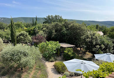 Propriété avec piscine et jardin 4