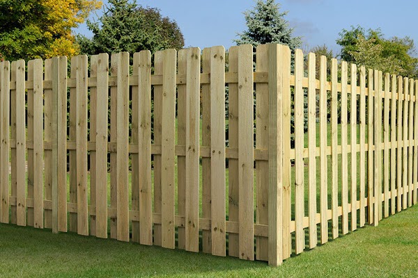 Choosing Top-Quality Fence Materials: Insider Tips from the Pros