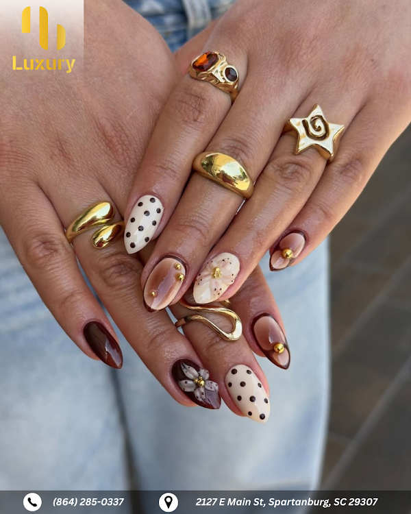LUXURY NAIL BAR photo 1