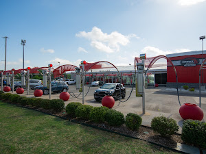 Tommy's Express® Car Wash 6