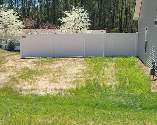 Choosing Top-Quality Fence Materials: Insider Tips from the Pros