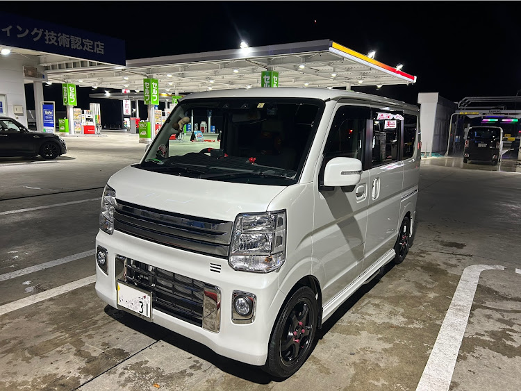 エブリイワゴンのいいね！&コメントありがとうございます！・自由過ぎですみません🙇‍♂️🙇‍♂️・ご柔軟に❣️・今年もよろしくお願いいたします・元旦洗車✨に関するカスタム事例の投稿画像3枚目