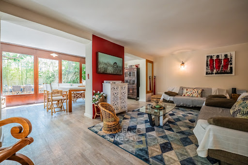 House with pool 4