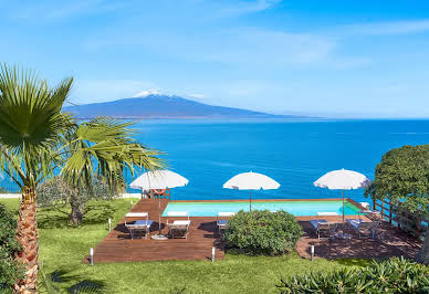 Villa avec piscine en bord de mer 2