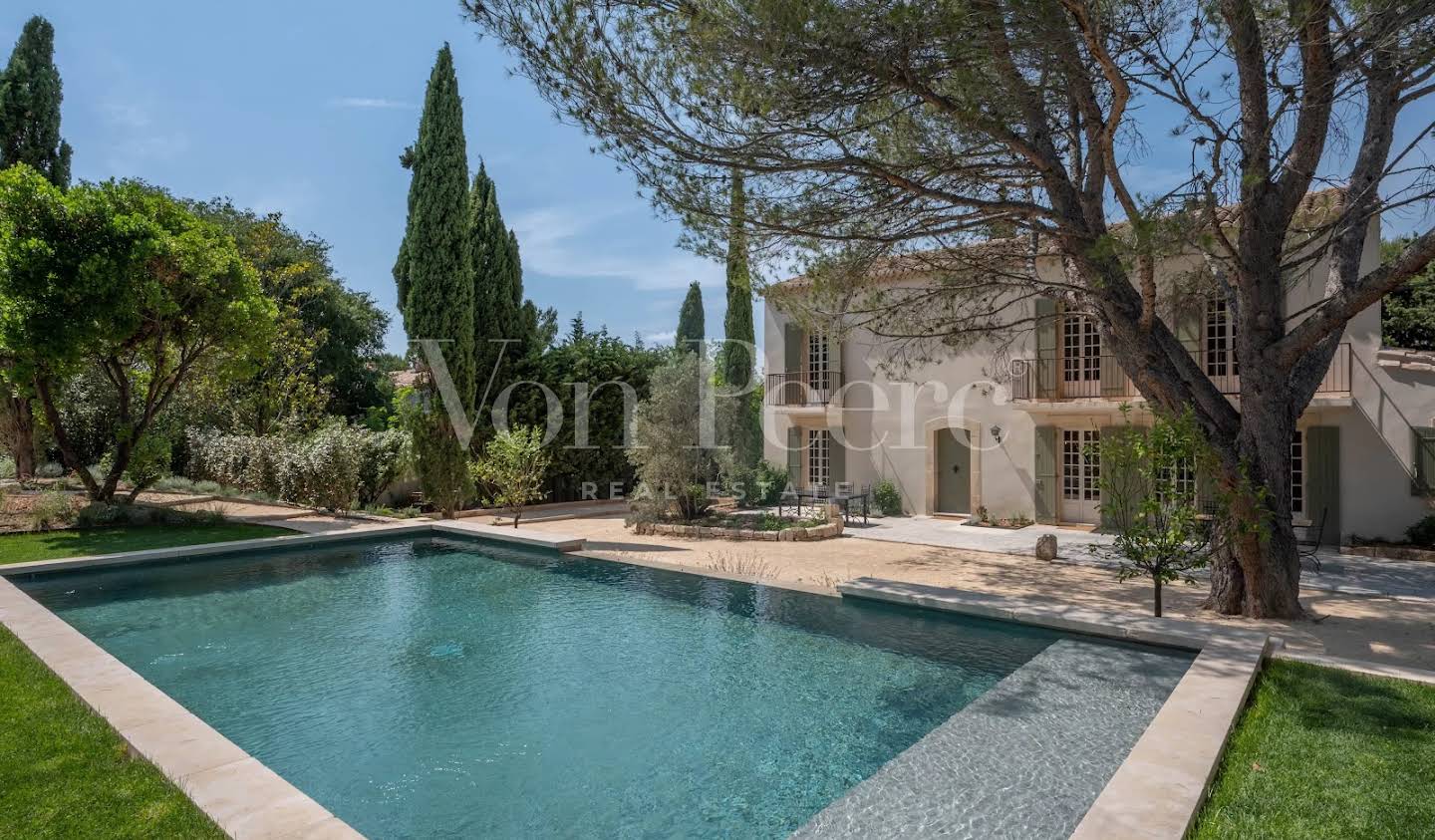 House with pool Fontvieille