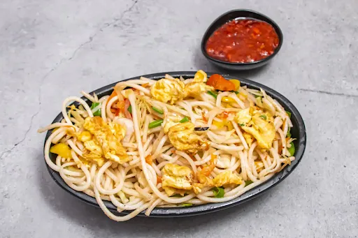 Egg Hakka Noodles