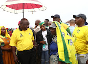 President Cyril Ramaphosa and Cosatu president Zingiswa Losi listen to Bulawa Nxamashe talk about a lack of service from the municipality during a walk about in Pampierstad, Northern Cape, ahead of the ANC's anniversary celebrations in January. In his weekly newsletter, the president said there should be consequences for all those in the public service who do not do their work. File photo.