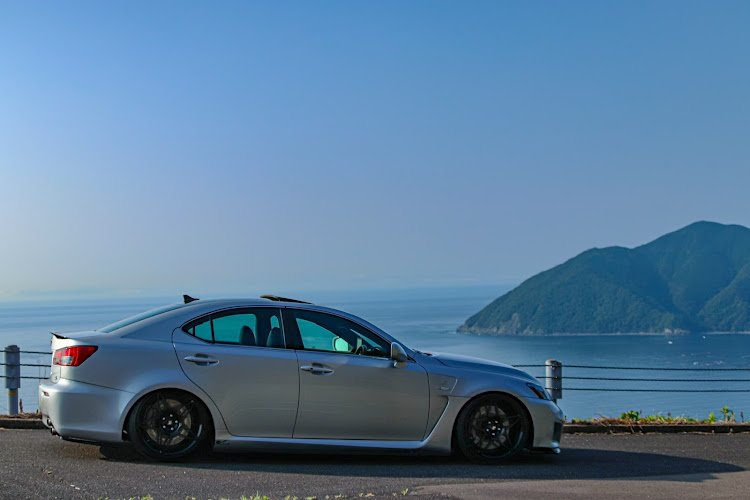 ISの梅雨の晴れ間・ドライブ・車高調整・シルバーはイイぞぉーに関するカスタム事例の投稿画像2枚目