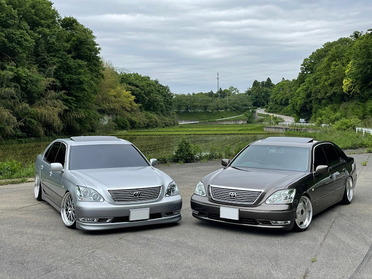 セルシオの後席お地蔵さんエディション・世界のイーアール・ドブキョリ・自動車税納税通知書・(有)浦邉興業に関するカスタム事例の投稿画像2枚目