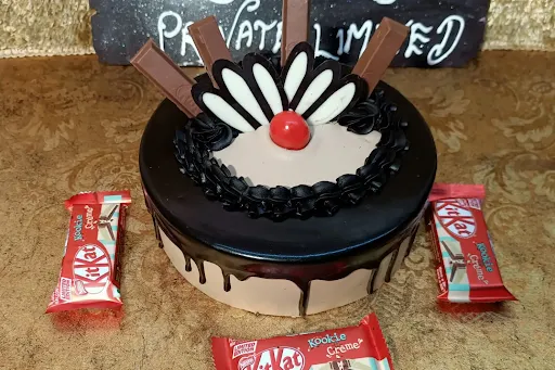 KitKat Chocolate Creamy Cake