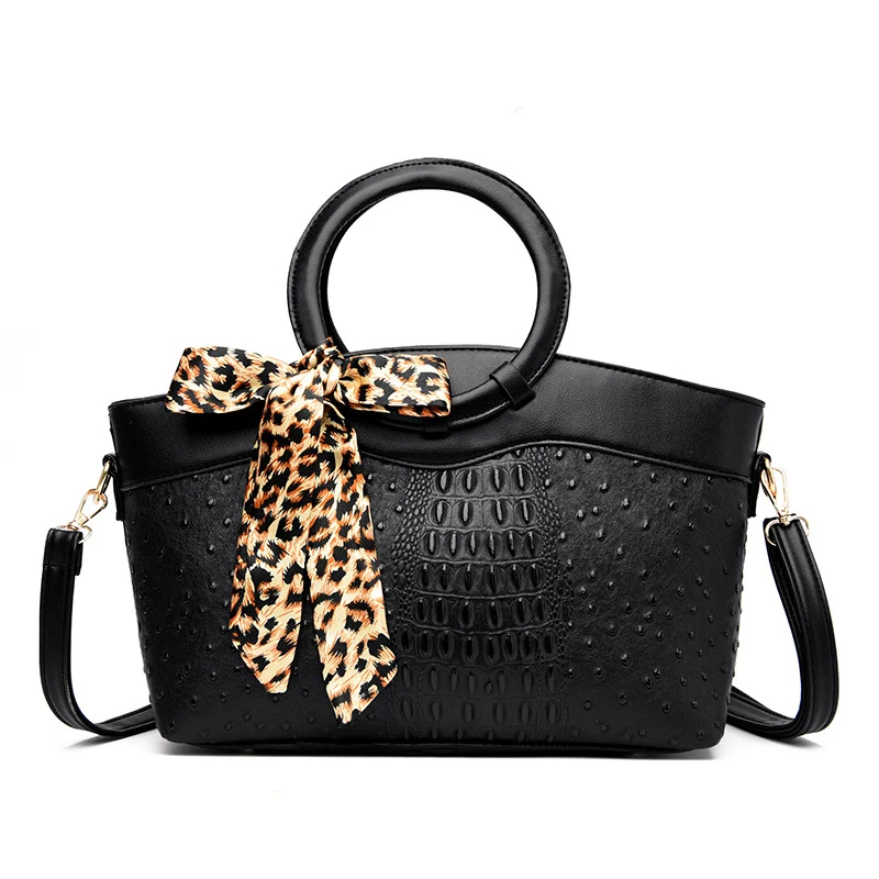 Bolsa feminina com alça de ombro e anel, padrão de pedra fashion. Leve seus pertences com elegância e praticidade, um acessório indispensável.