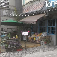 TankQ Cafe & Bar