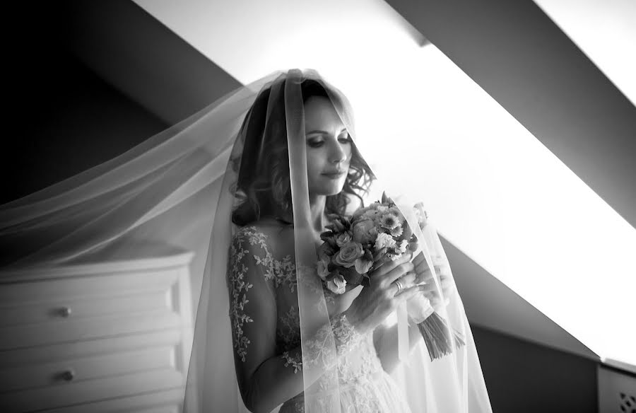 Fotógrafo de casamento Lena Astafeva (tigrdi). Foto de 4 de julho 2017