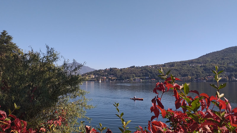 SOLITUDINE SUL LAGO di manuvi