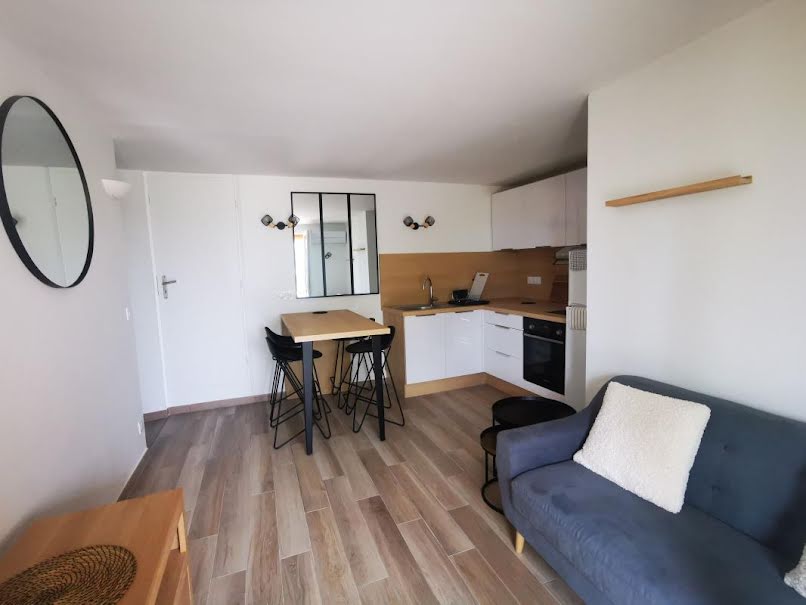 Location meublée appartement 2 pièces 41 m² à Les Angles (30133), 780 €