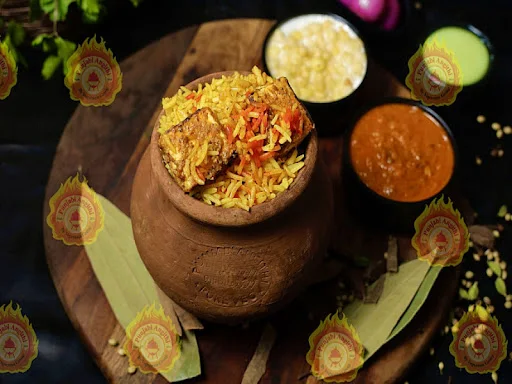 Matki Paneer Tikka Biryani With Gravy Or Raita (Serves 2-3)