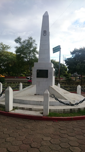 Obelisco Parque Del Amor