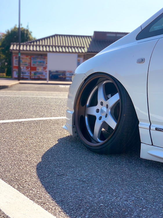 オデッセイのパーツ売ります・車高調整・マフラー交換・ホイール交換・タイヤ交換に関するカスタム事例の投稿画像1枚目