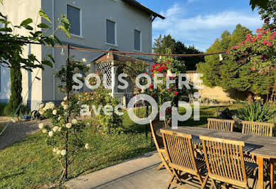 Maison avec piscine et terrasse 10