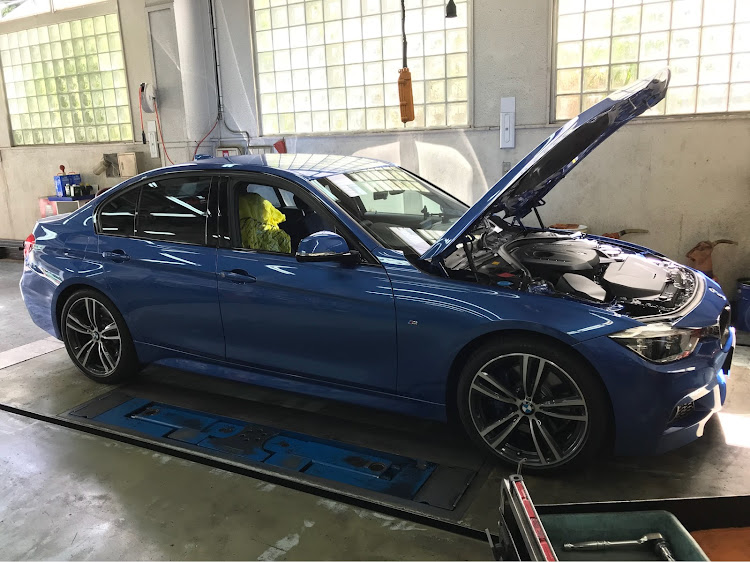 3シリーズ セダンのBMW3シリーズ・CORE503・cpm CPM LowerReinforcement・CPM Front End Braceに関するカスタム事例の投稿画像1枚目
