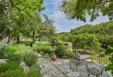 Maison avec piscine et jardin 19