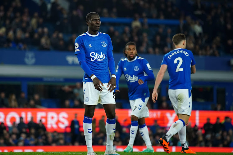 Everton veroordeelt heel erg streng racistisch bericht aan Onana