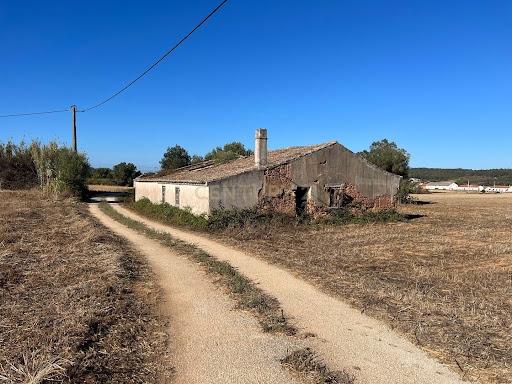 Corps de ferme avec jardin 3