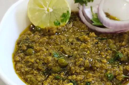 Chicken Green Keema [2 Pav]