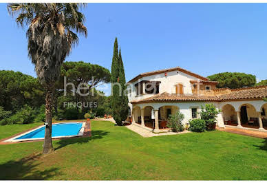 House with pool and terrace 3