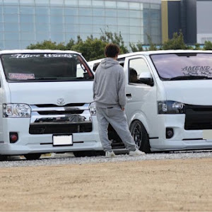ハイエースバン TRH200K