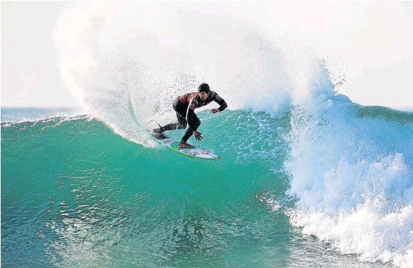 Ace Gabriel Medina, of Brazil, advances to the quarterfinals