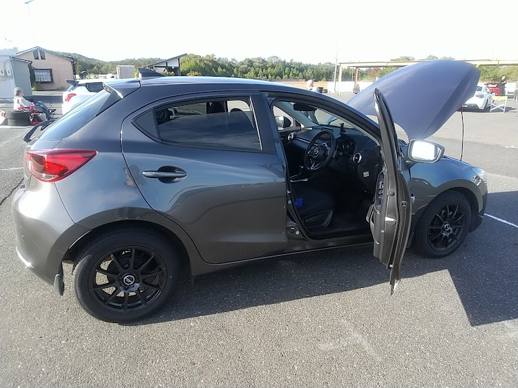 MAZDA2のひげひげおやじさんが投稿したカスタム事例の投稿画像1枚目