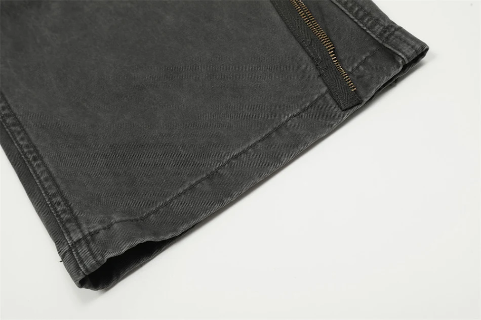 Jeans cargo vintage de hombre con lavado al agua, estilo retro, cómodos y duraderos para un look casual y moderno.
