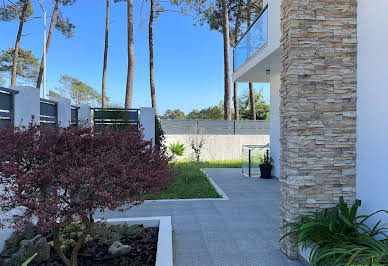 Maison avec jardin et terrasse 3