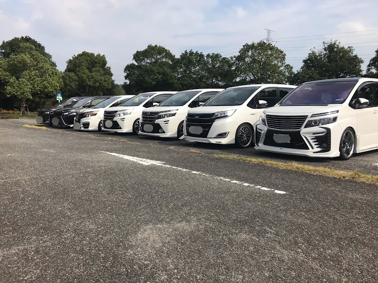 ヴォクシーの支部オフ・ノア・N.V.E.@80Style・チームに関するカスタム事例の投稿画像3枚目