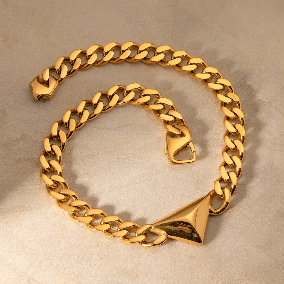 Franse Entry Lux Simple Driehoek Ketting 18K Goud Rvs, Stijlvolle Sieraden voor Dames, Perfect voor Dagelijks Gebruik en Bijzondere Gelegenheden
