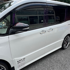 ヴォクシー ZRR80W