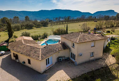 Villa avec piscine et terrasse 5