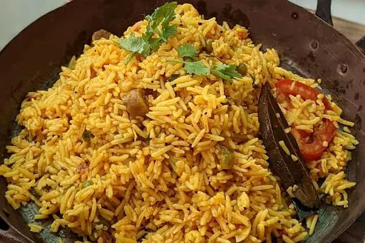 Gatte Ka Pulao With Curd