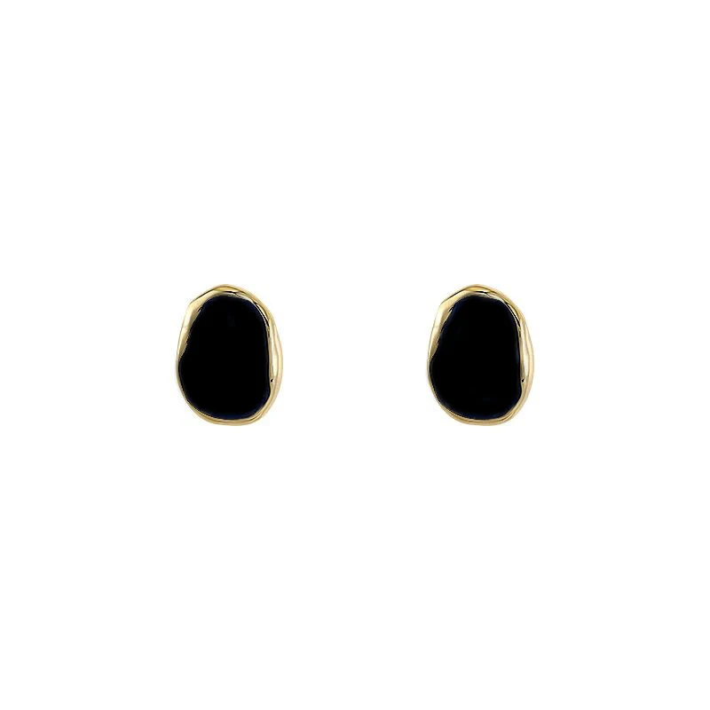 Fashion Retro Black Studs dames oorbellen, een vintage look met zwarte studs, voor een stijlvolle en trendy uitstraling.