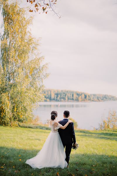 Jurufoto perkahwinan Alena Kochneva (helenkochneva). Foto pada 1 Oktober 2019