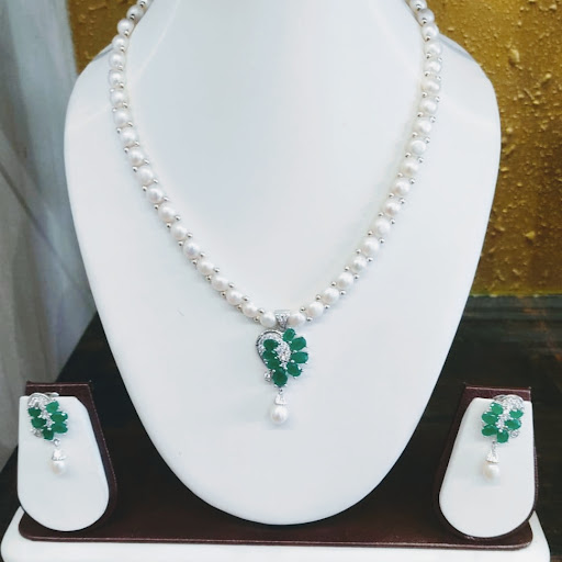 Emerald Pendant Set | Flat 30% Off
